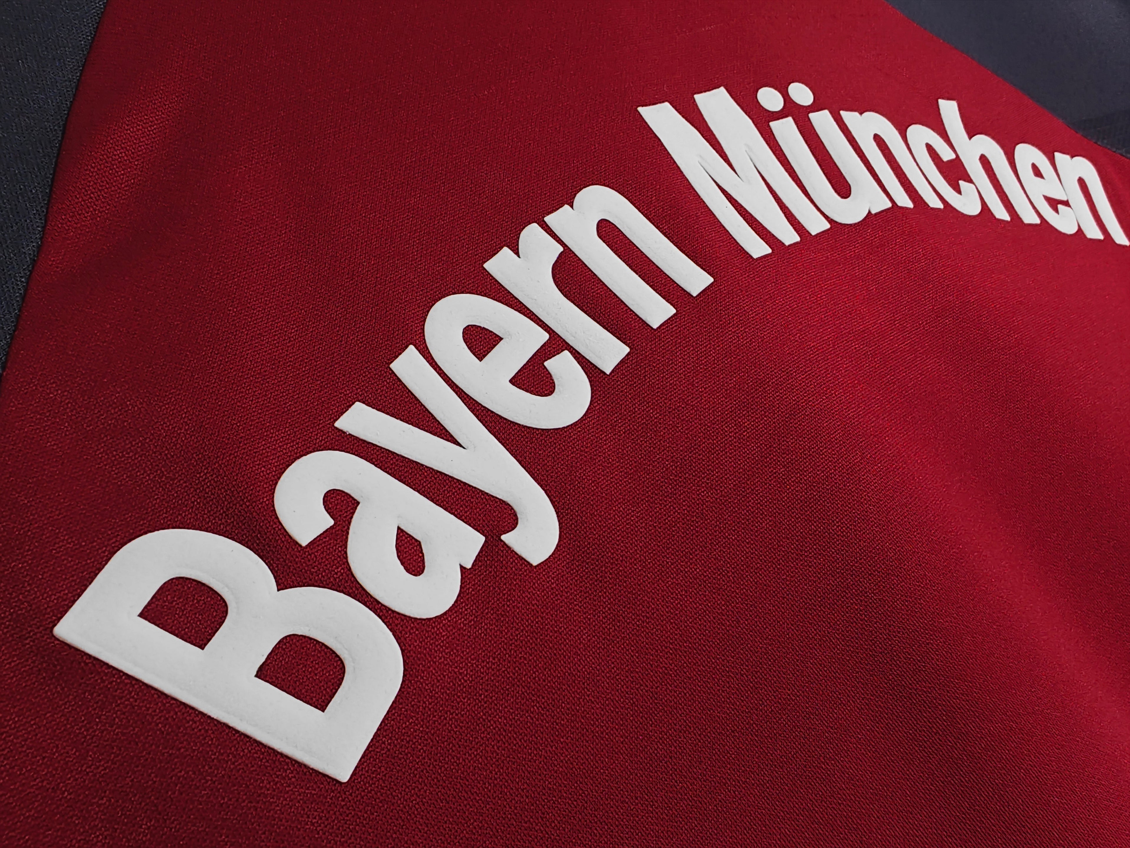 Bayern Munich Retro 01/02 Home Jersey